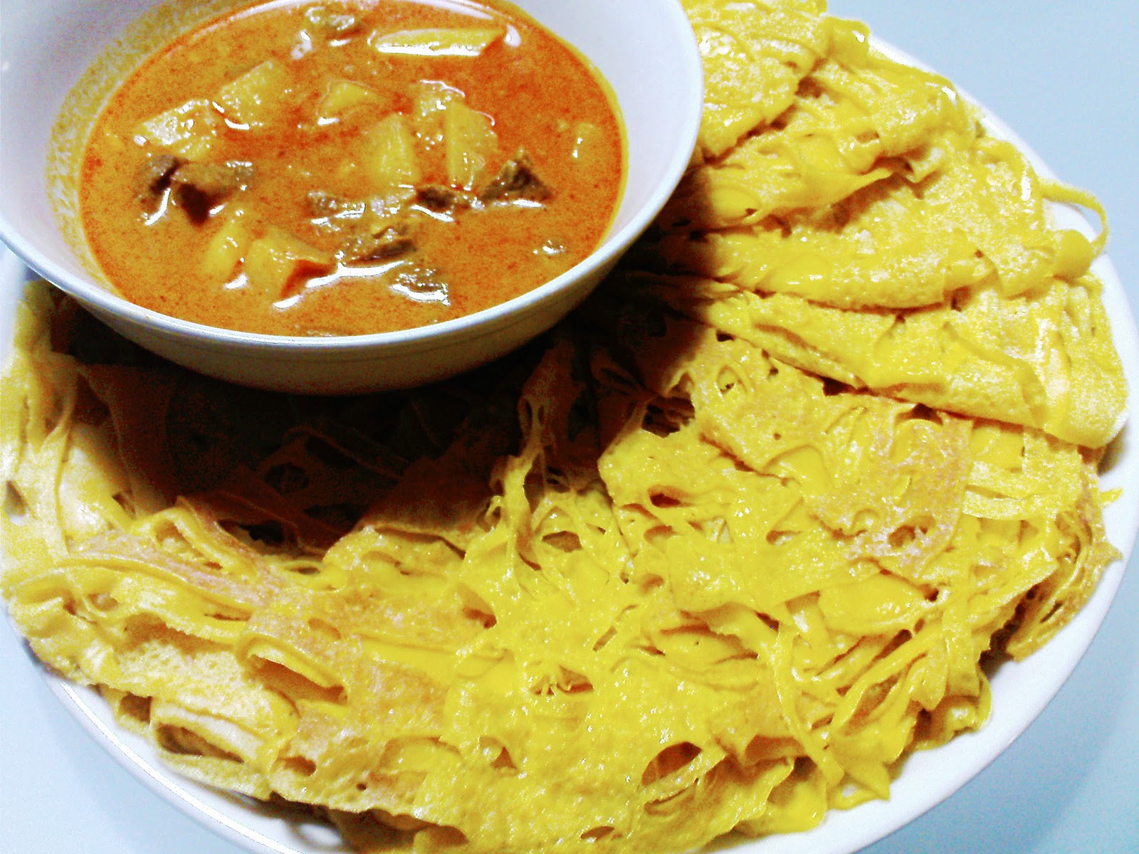 Plain and White: Roti Jala & Kuah Kari Daging