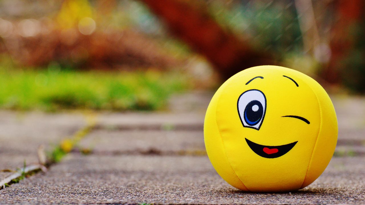 Wallpaper Ball Smile Happy