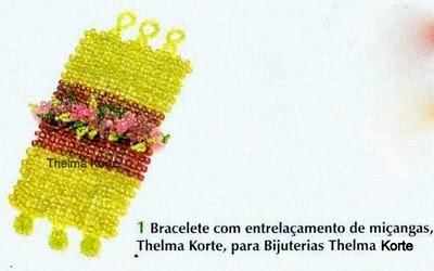 BRACELETE COM APLICAÇÃO DE FLORES DE MISSANGAS DE THELMA KORTE