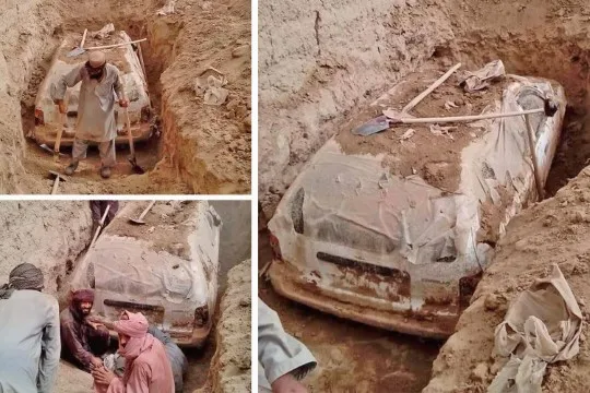 'Mobil Pelarian' Pendiri Taliban Digali Usai Dikubur Sejak 2001, Ada Apa?
