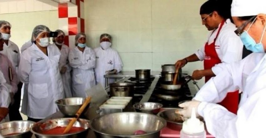 QALI WARMA: Cocineros profesionales enseñan a preparar platillos con productos del programa social - www.qaliwarma.gob.pe