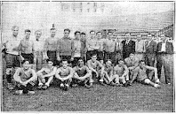 Selección de ESPAÑA - Temporada 1933-34 - Zamora, Lecue, Encinas (preparador), Cilaurren, Campanal, Nogués, Lafuentte, Luis Regueiro, Vantolrá, Ciriaco, Amadeo García Salazar (seleccionador), Quincoces, Sr. Palacios (federativo), Fede y Guillermo Eizaguirre; Lángara, Solé, Marculeta, Muguerza, Zabalo, Gorostiza, Bosch, Iraragorri y Chacho - La Selección española en un entrenamiento previo a la Copa del Mundo de 1934