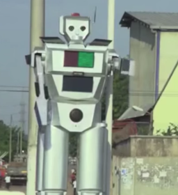 Un robot dirige il traffico a Kinshasa