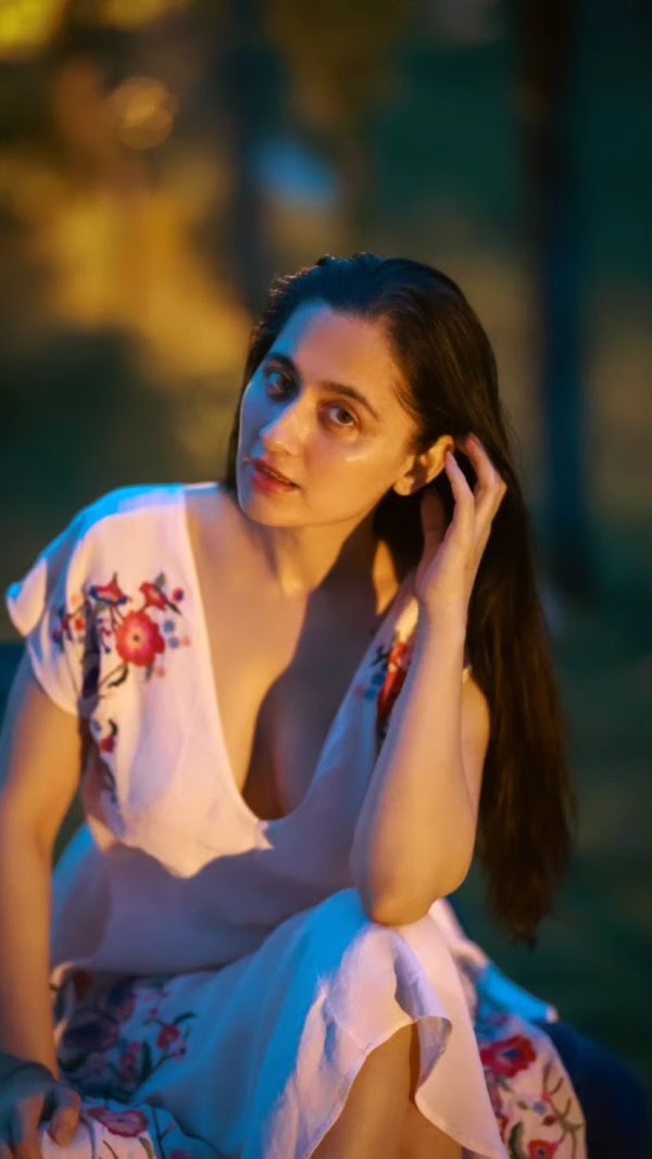 Sanjeeda Shaikh cleavage pink dress hot actress