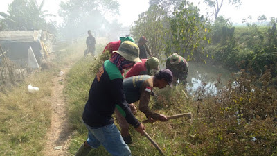 Satgas Subsektor 21-4 Lanjutkan Pembersihan di Aliran Sungai Cidurian