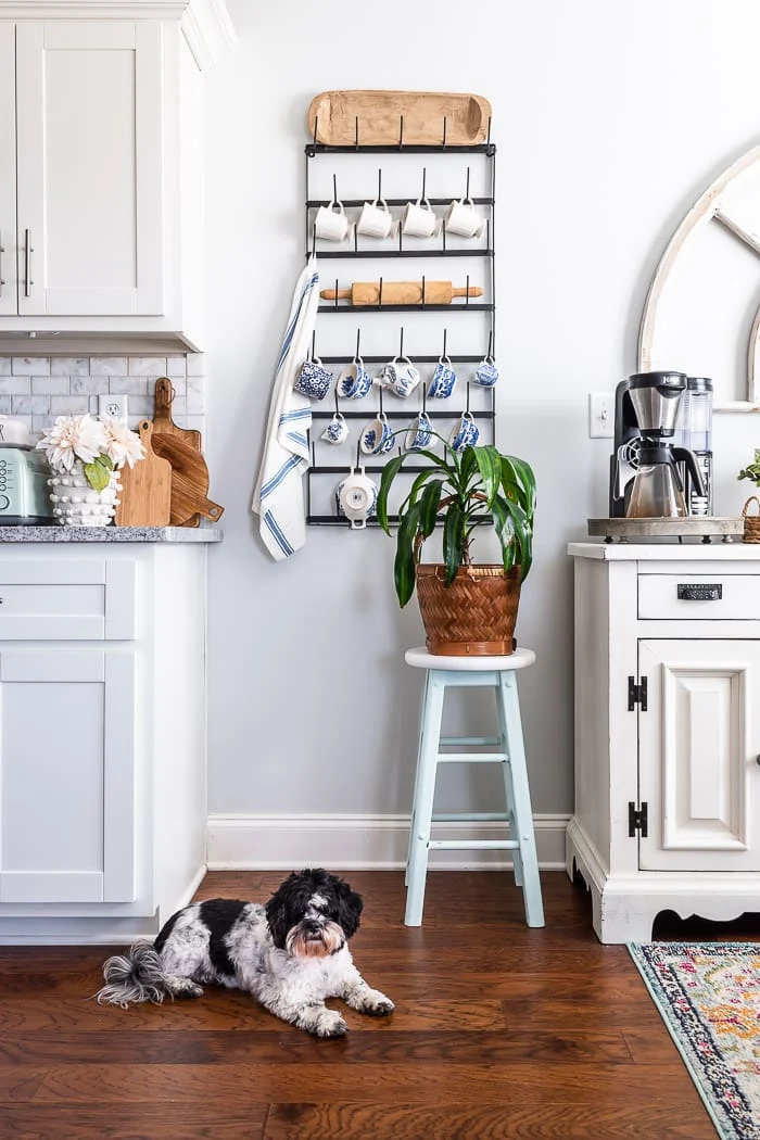 wall mug rack, vintage blue and white teacups, cutting boards