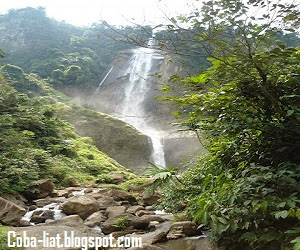 Pemandangan air terjun