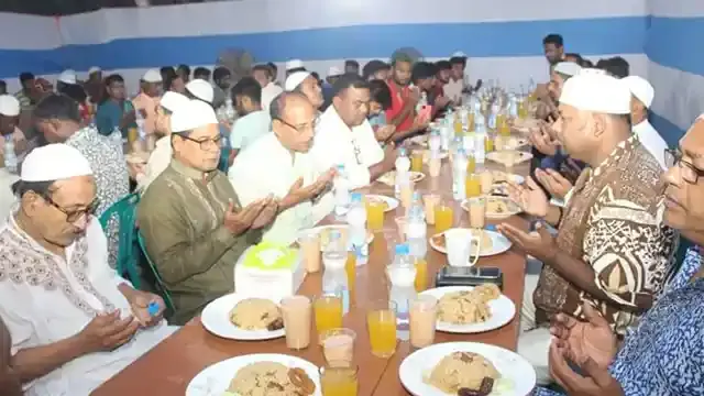 উল্লাপাড়া আওয়ামীলীগের একাংশের ইফতার ও দোয়া মাহফিল অনুষ্ঠিত