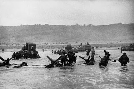 D-Day Landing, Omaha Beach. Robert Capa