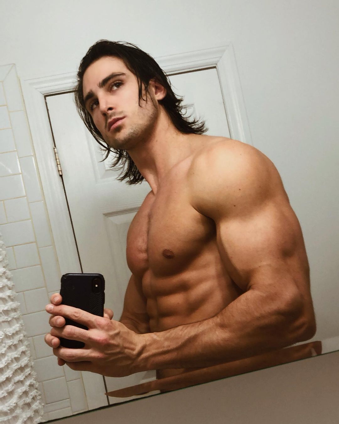 shirtless-hot-guy-long-hair-jeremy-hershberg-strong-body-selfie