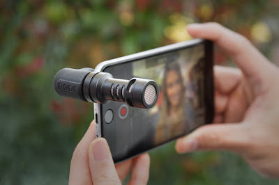 Rode VideoMic Me Directional Microphone For Smart Phones Offers AWESOME Audio Captures/Recording. All in all, a great device to capture better audio for Instagram, Snapchat or Facebook live