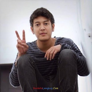 Dimas Anggara, biodata Dimas Anggara, foto terbaru Dimas Anggara, agama Dimas Anggara,  pacar Dimas Anggara, film Dimas Anggara