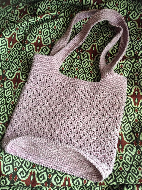 Crochet tote with oblong base