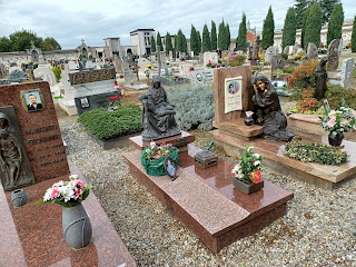 Alcune tombe al cimitero di Manerbio