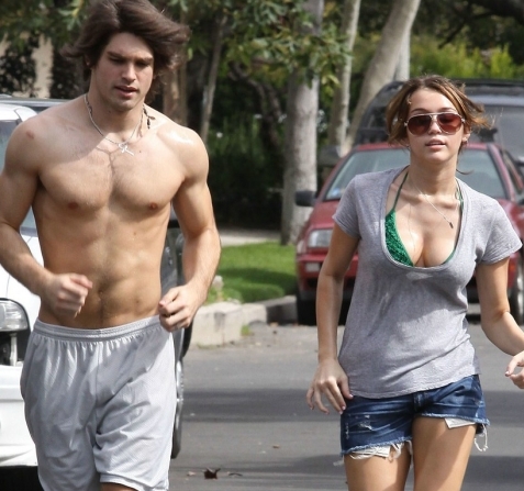 Miley Cyrus jogging, Miley Cyrus Bikini, Miley Cyrus Justin Gaston