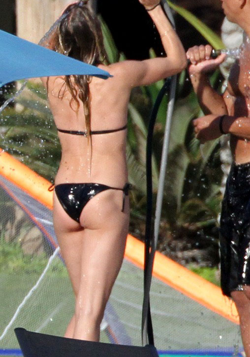 Cameron Diaz Bikini Pictures Written on Dec410 513am