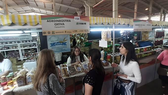 Nutricionistas da SMED de Cachoeirinha visitam a Expointer em busca de novos alimentos para a merenda escolar