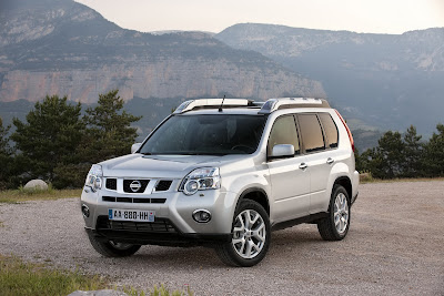 2011 Nissan X-Trail SUV Images