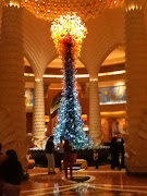 Atlantis, Dubai Glass Centerpiece. A very beautiful centerpiece inside . (img )