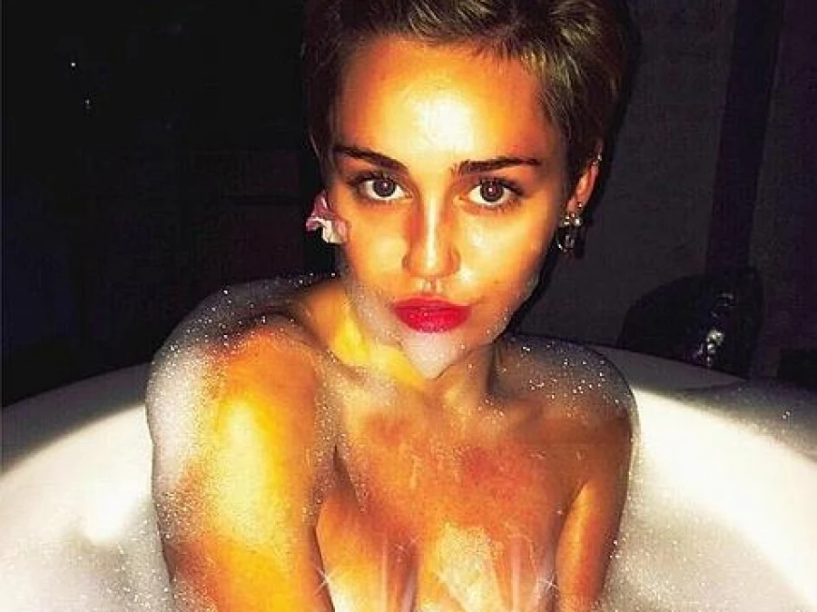 Blanca Suarez, Justin Bieber, Mario Casas et Jennifer Lopez, parmi les célébrités qui ont pillès une fois dans la baignoire