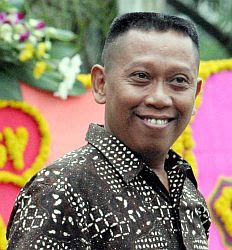 Biografi Tukul Arwana - Pelawak Indonesia