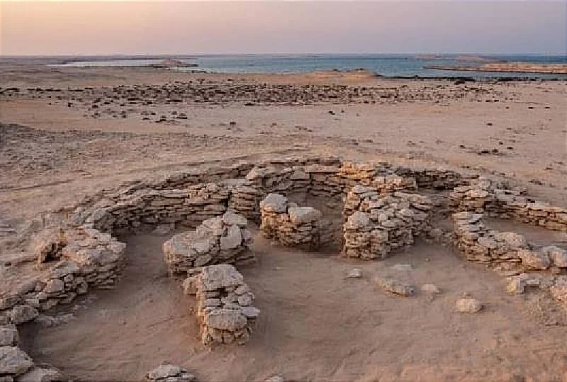 En Los Emiratos Árabes Unidos se hallo una casa antigua de 8500 años