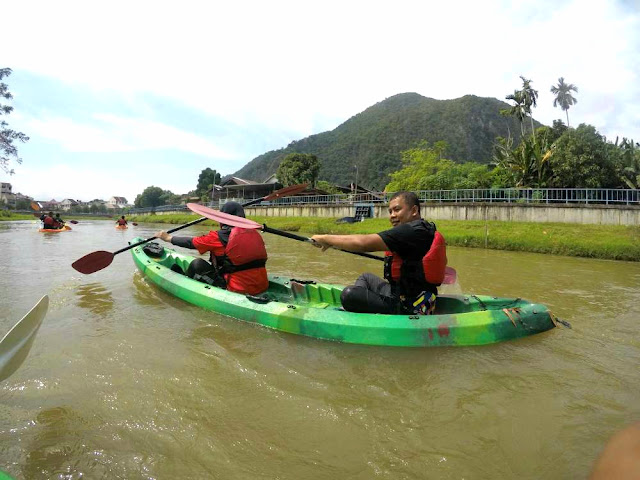 Kayak di sungai berdekatan Gunung Baling, Kedah.