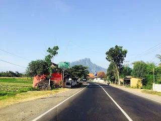 Pesona Kecantikan Gunung Putri Tidur (Sleeping Beauty Mountain) Di Jalur Situbondo-Probolinggo