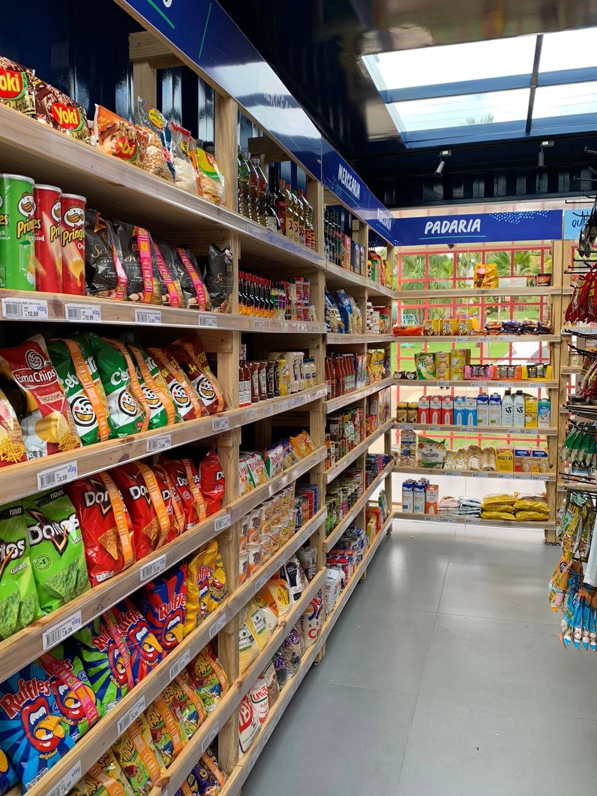 Mercadinhos vendem produtos do dia a dia, inclusive pão francês. Foto: Divulgação/Vizy