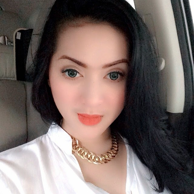 Koleksi Foto Cantik Hiara Cleopatra KW Supernya Syahrini (Mirip Syahrini)