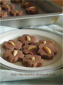 Chocolate Almond (Cokdam) Cookies Recipe @ treatntrick.blogspot.com