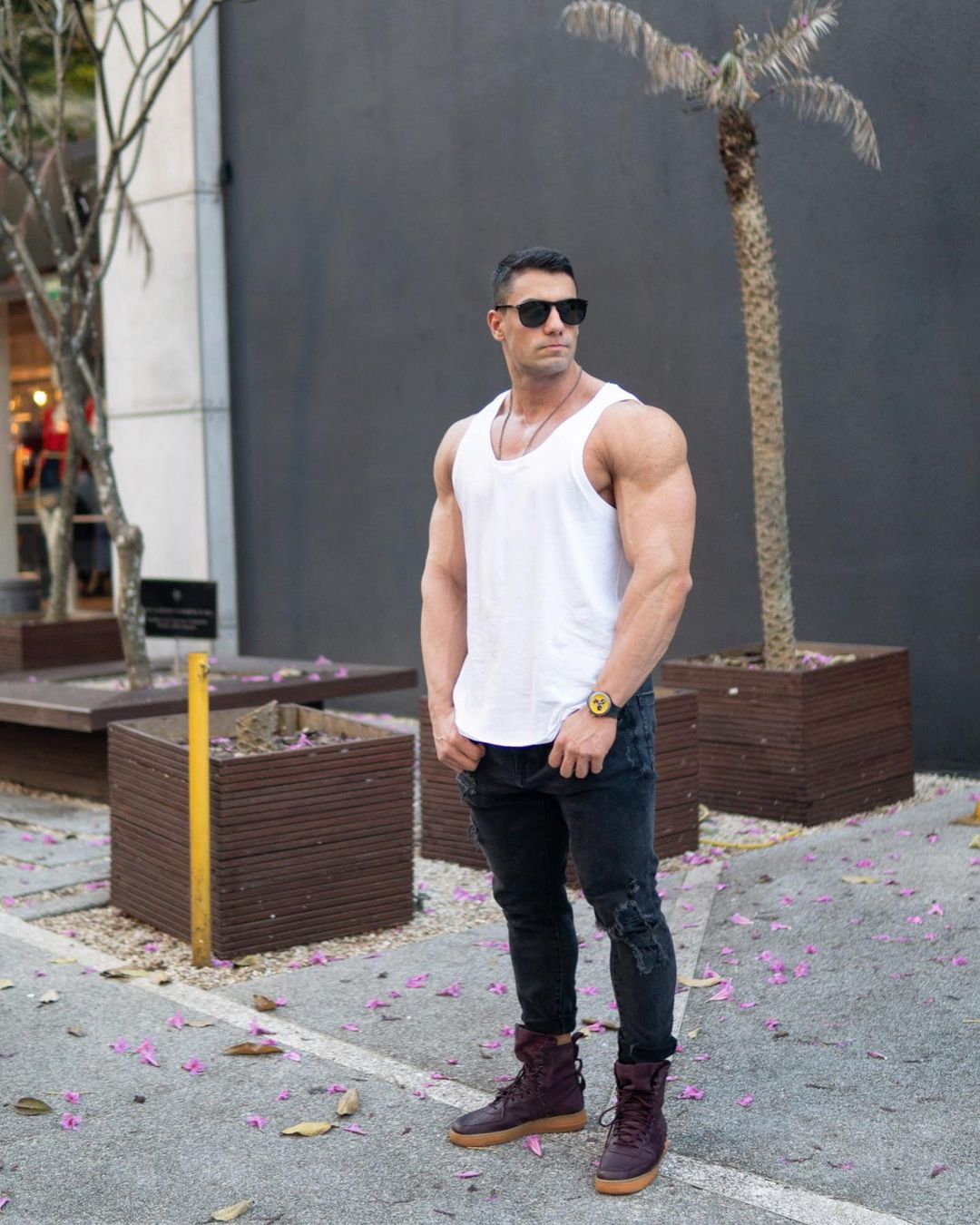 huge-strong-hot-man-sunglasses-matheus-pagan-muscle-arms-masculine-daddy