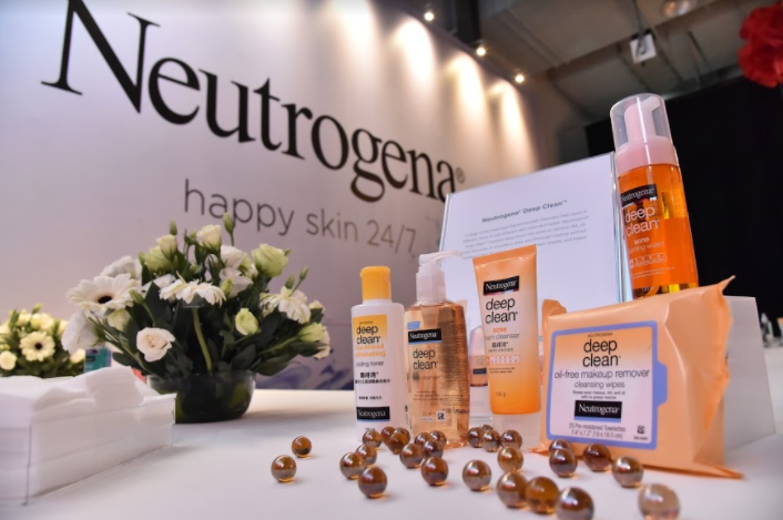 NEUTROGENA HAPPY SKIN FESYEN SHOW -  MERAIKAN KERIANGAN KULIT SIHAT