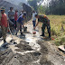 Serka Yaya Sudaya Babinsa Koramil 0607-08/Cikembar Bantu Karya Bakti Rabat Beton Jalan Usaha Tani