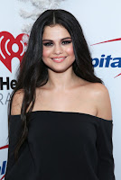 Selena Gomez hot braless silk dress KIIS FM’s Jingle Ball 2015 red carpet photos