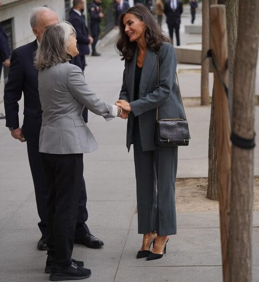 Queen Letizia wore an oliva Talla pantsuit, blazer and trousers, by Bimba Y Lola. Steve Madden suede pumps