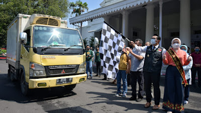 Gubernur Jabar Lepas Pengiriman Perdana Minyak Goreng Curah yang Dipesan Via Aplikasi 