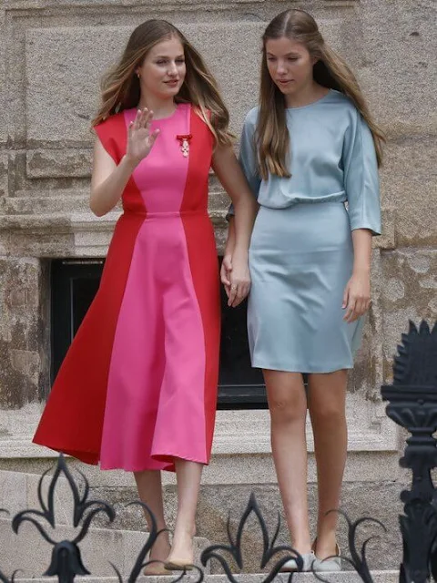 Queen Letizia wore a dress by Vogana. Princess Leonor wore a dress by Cayro. Infanta Sofia wore a dress by Bruna