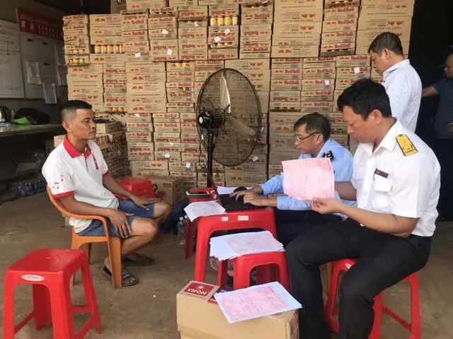 Thu giữ gần 1.000 thùng phở bò có dấu hiệu bất thường - Ảnh 2.