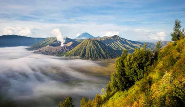 GUNUNG BERAPI PALING AKTIF DI INDONESIA