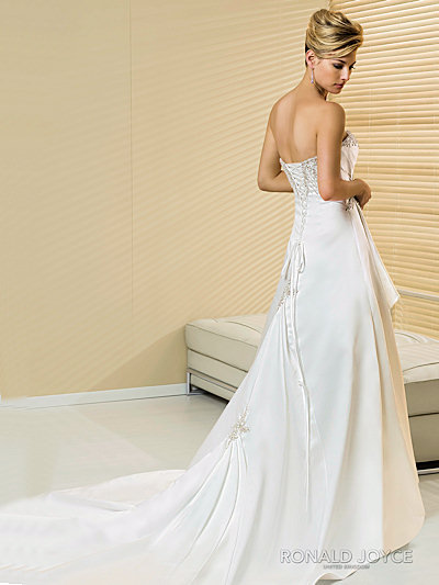 Exclusives A-line wedding gown