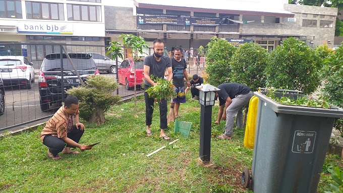 Ciptakan Kenyamanan, Samsat Depok Jaga Keindahan Taman 