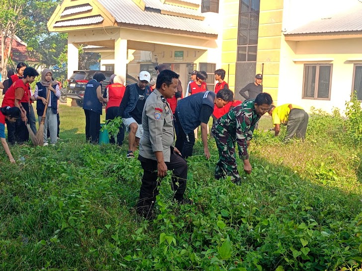 Koramil 1426-06/Mapsu  Bersama Pemerintah Dengan Warga Kerja Bakti Bersihkan Lingkungan