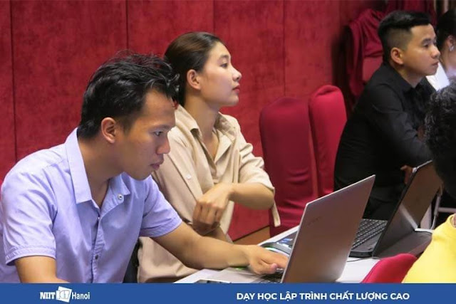 Các bạn sinh viên tham dự khóa học Lập trình tại NIIT – ICT Hà Nội