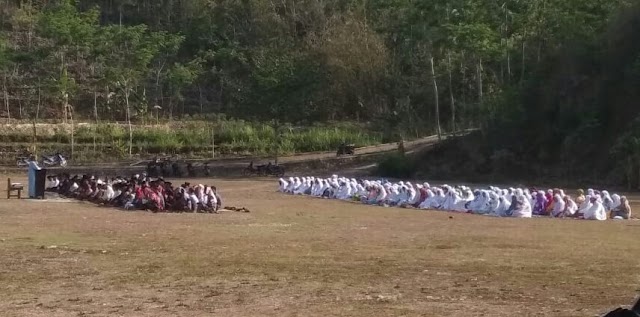 Warga Kecamatan Panggang Melakukan Sholat Istisqa Meminta Hujan