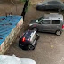 मुंबई में सड़क किनारे खड़ी कार 40 फीट गहरे गड्ढे में समाई