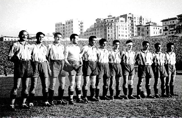 📸CLUB ATLÉTICO DE MADRID 📆23 noviembre 1947 ➡️Riera, Escudero, Campos, Pérez, Aparicio, Silva, Vidal, Juncosa, Farias, Cuenca y Valdivielso. CLUB ATLÉTICO DE MADRID 5 🆚 REAL MADRID C. F. 0 Domingo 23/11/1947. Campeonato de Liga de 1ª División, jornada 9. Madrid, estadio Metropolitano. GOLES: ⚽1-0: 12’, Adrián Escudero. ⚽2-0: 30’, Paco Campos. ⚽3-0: 42’, José Juncosa. ⚽4-0: 67’, José Juncosa. ⚽5-0: 74’, Antonio Vidal.