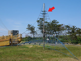 松任海浜公園　冒険の森　ピラミッドのネット遊具