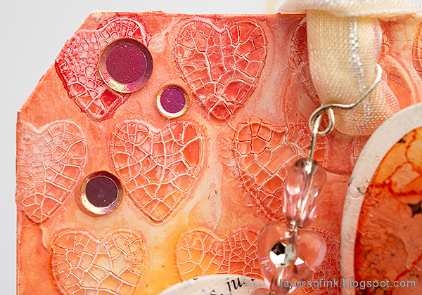 Layers of ink - Many Hearts Tag Tutorial by Anna-Karin Evaldsson.