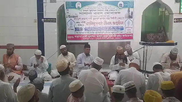 লোহাগাড়ায় তৈয়্যব শাহ রহ. ও গাজী আব্দুস সবুর রহ. এর ওরস অনুষ্ঠিত